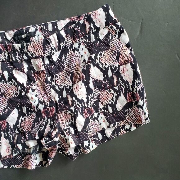 H and M multiprint shorts - Picture 5 of 8